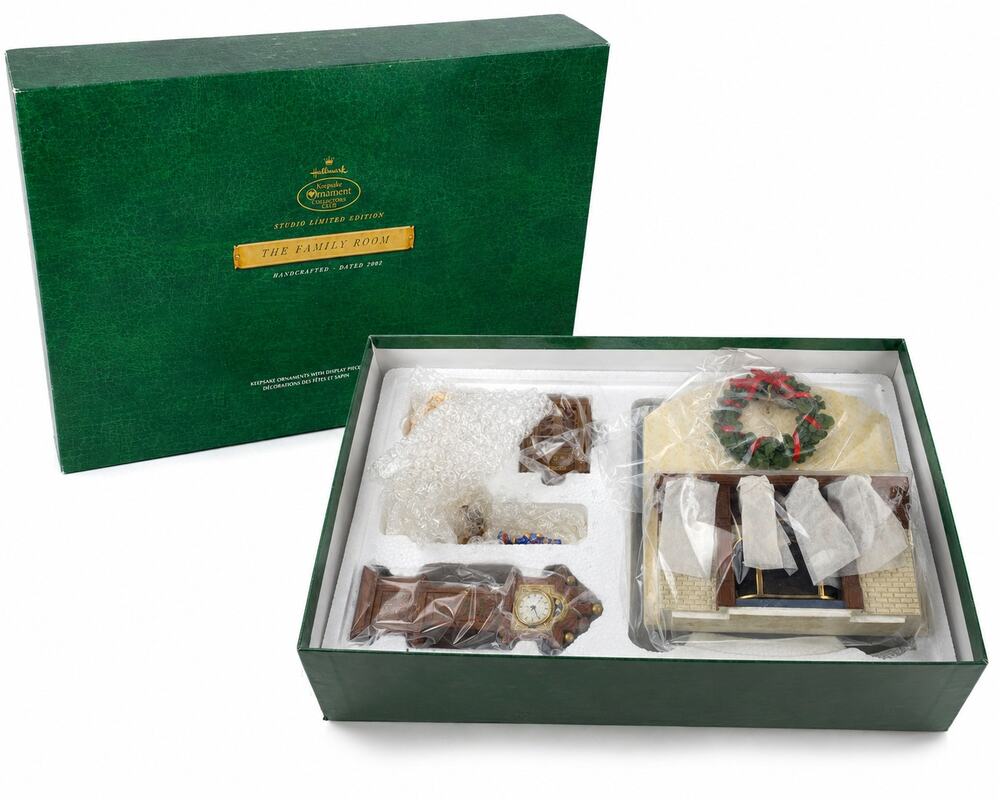 2002 Hallmark Keepsake The Family Room Studio Limited Edition Complete Set